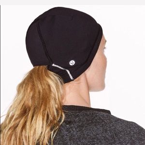 lululemon run it out toque black nwt o/s